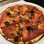 La pizzeria la mamma de Marseille prépare ses pizzas au feu de bois